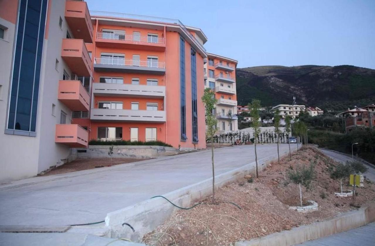 Sea View Apartment Vlorë Esterno foto