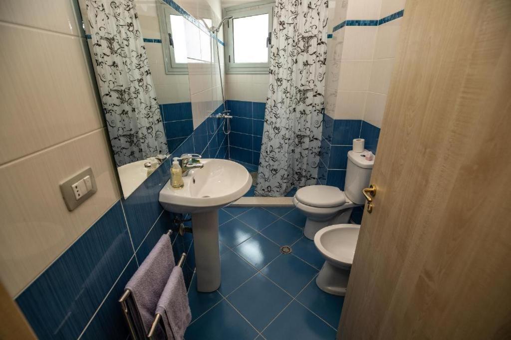Sea View Apartment Vlorë Esterno foto
