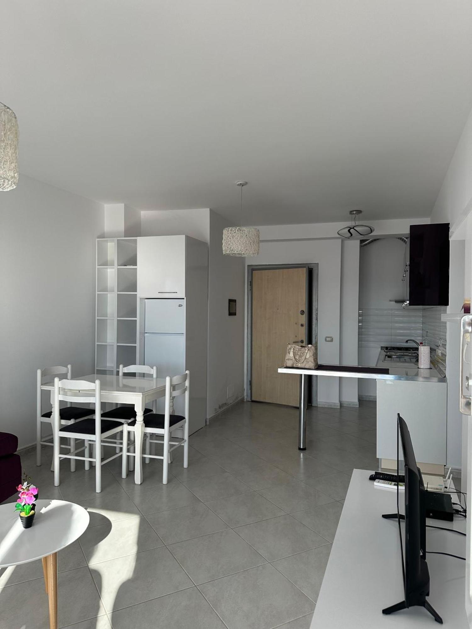 Sea View Apartment Vlorë Esterno foto