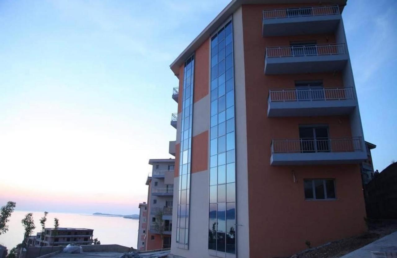 Sea View Apartment Vlorë Esterno foto