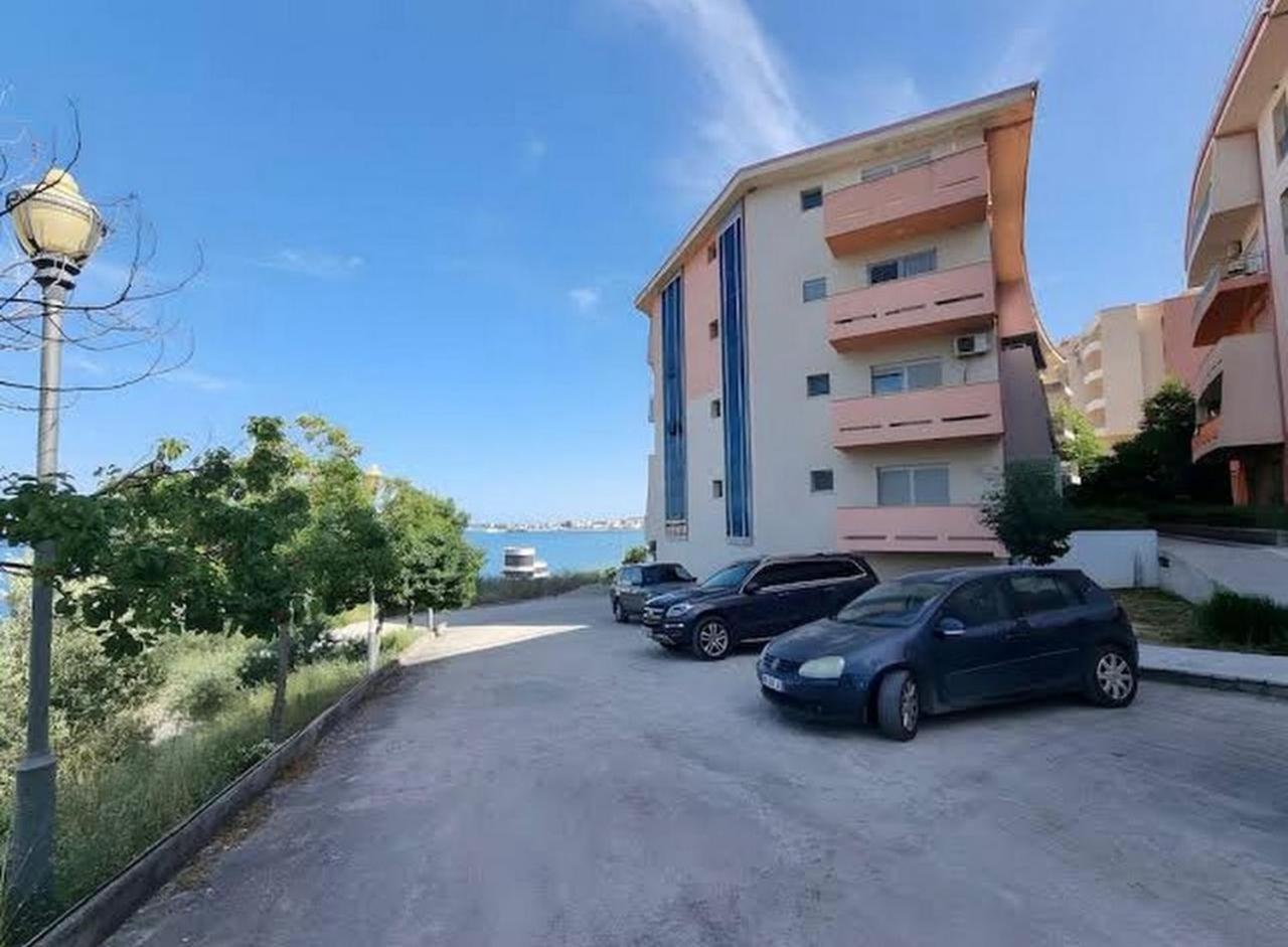 Sea View Apartment Vlorë Esterno foto