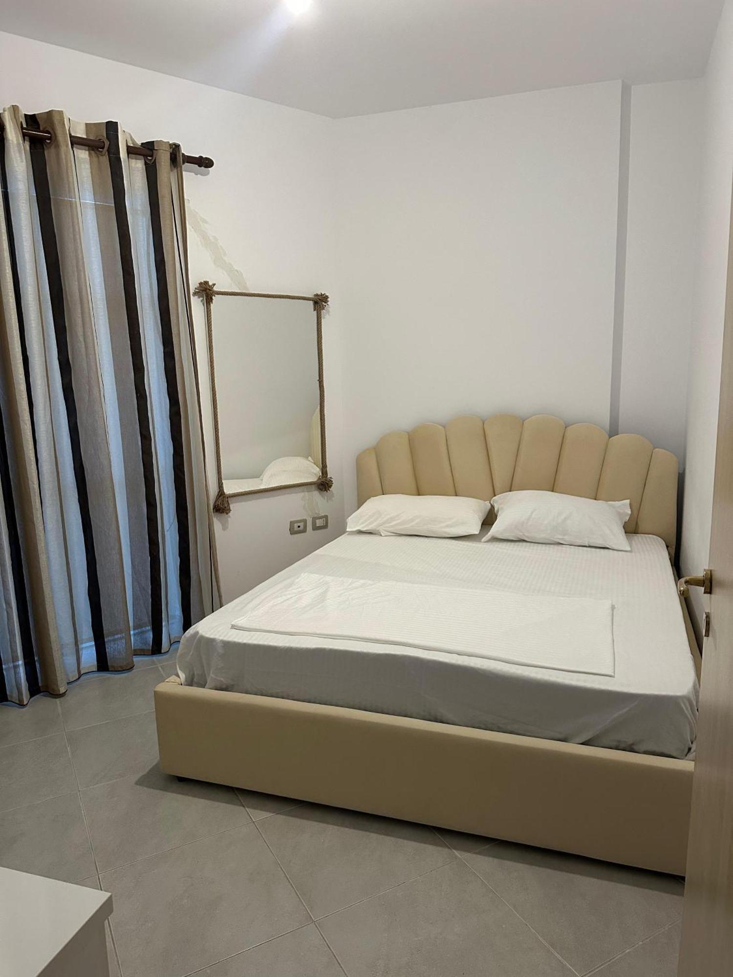Sea View Apartment Vlorë Esterno foto
